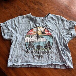 Vintage-Style Yellowstone Park Crop Tee – Soft & Outdoorsy Vibes, Size XS